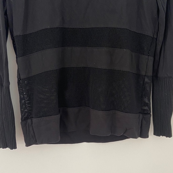 Alo Yoga Plank Long Sleeve Mesh Panel Top in black - Picture 5 of 10